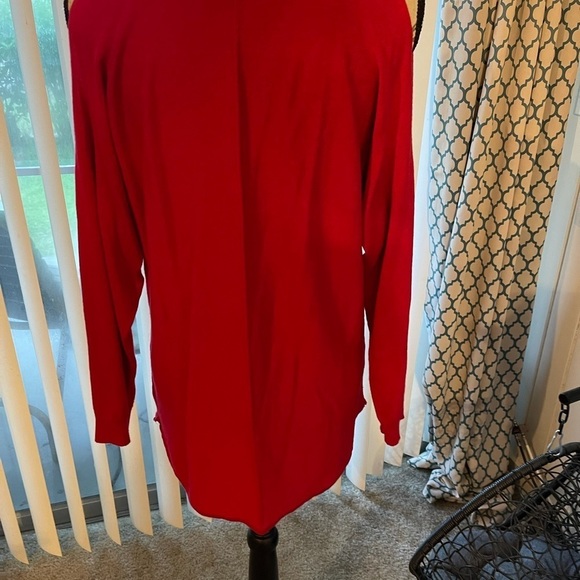 Sz Medium New Directions Red sweater with cut out shoulders - Picture 6 of 8